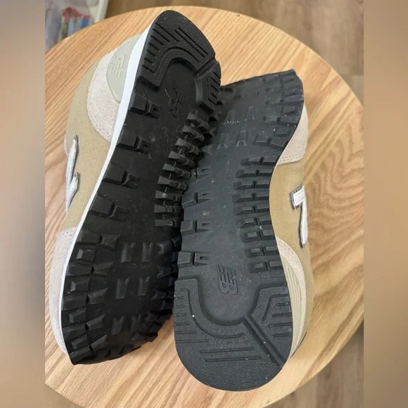 New Balance 515 Tan and White Sneakers - Picture 11 of 11